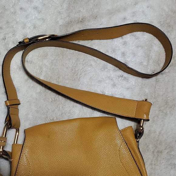 Vince Camuto Caramel Tal Crossbody Leather Saddle Purse w Horseshoe Hardware - Picture 4 of 11
